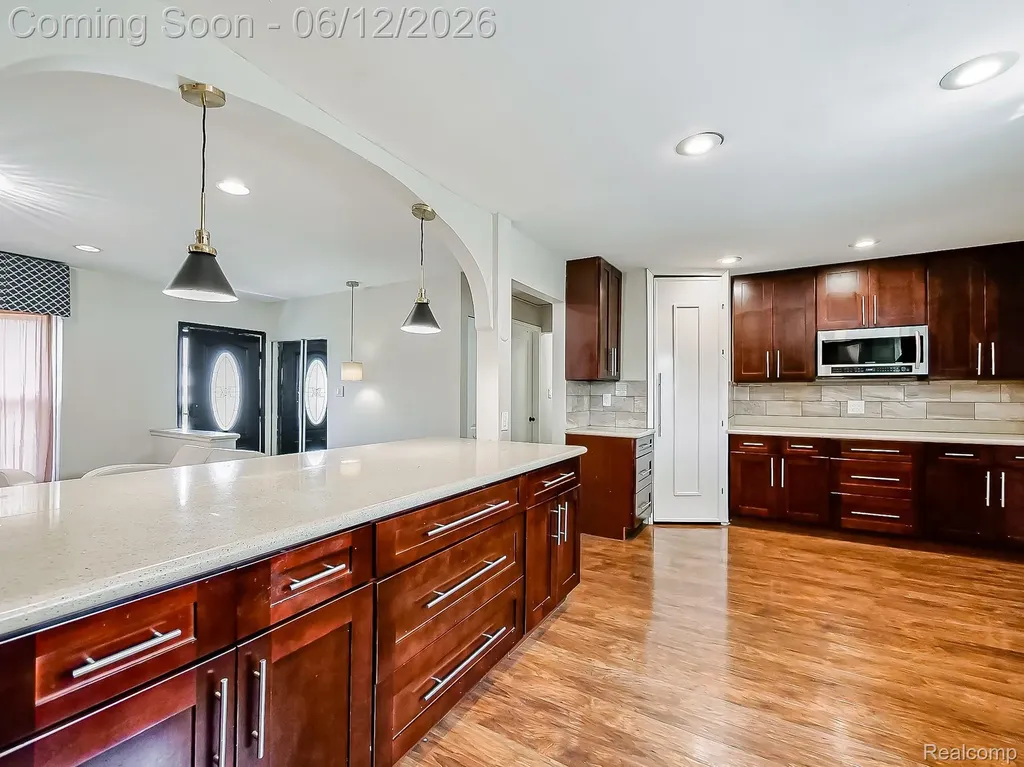 29340 Fairfield Avenue Warren City MI 48088
