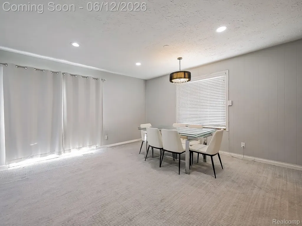 29340 Fairfield Avenue Warren City MI 48088