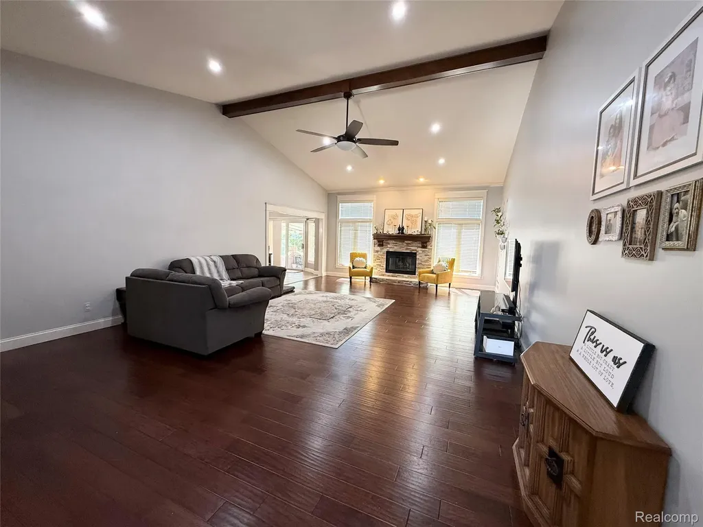 46557 Glen Pointe Drive Shelby Charter Township MI 48315