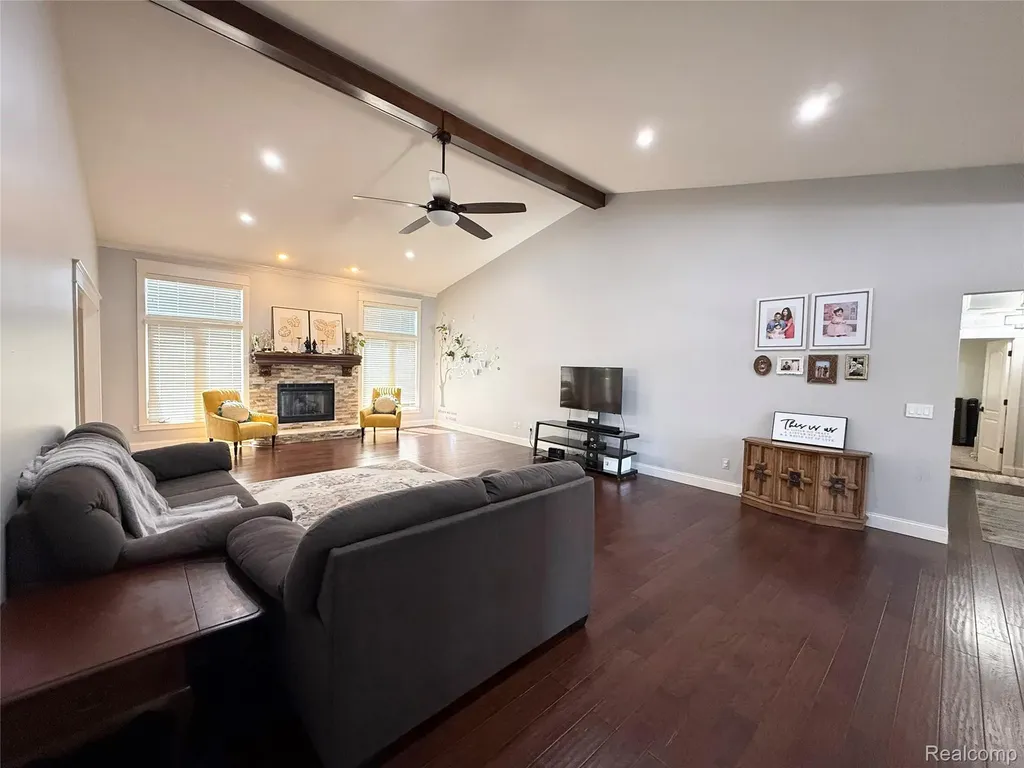 46557 Glen Pointe Drive Shelby Charter Township MI 48315