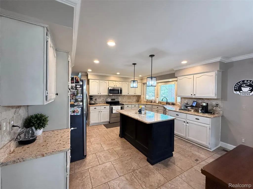 46557 Glen Pointe Drive Shelby Charter Township MI 48315