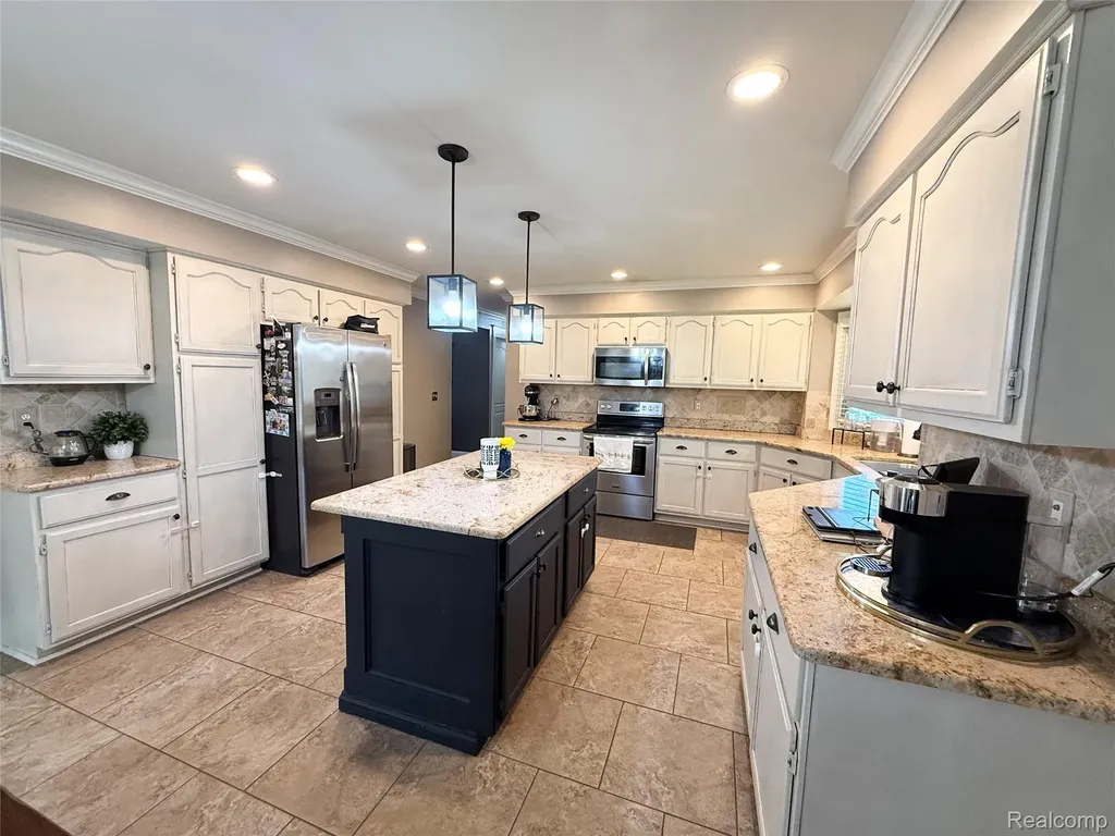 46557 Glen Pointe Drive Shelby Charter Township MI 48315