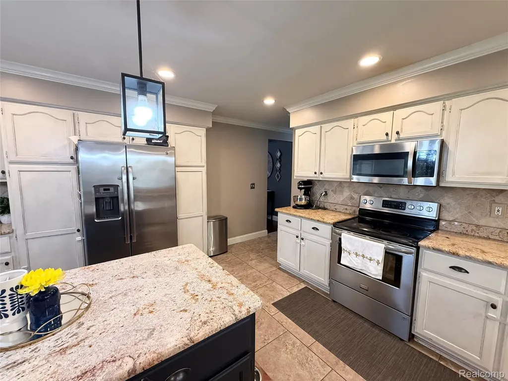 46557 Glen Pointe Drive Shelby Charter Township MI 48315