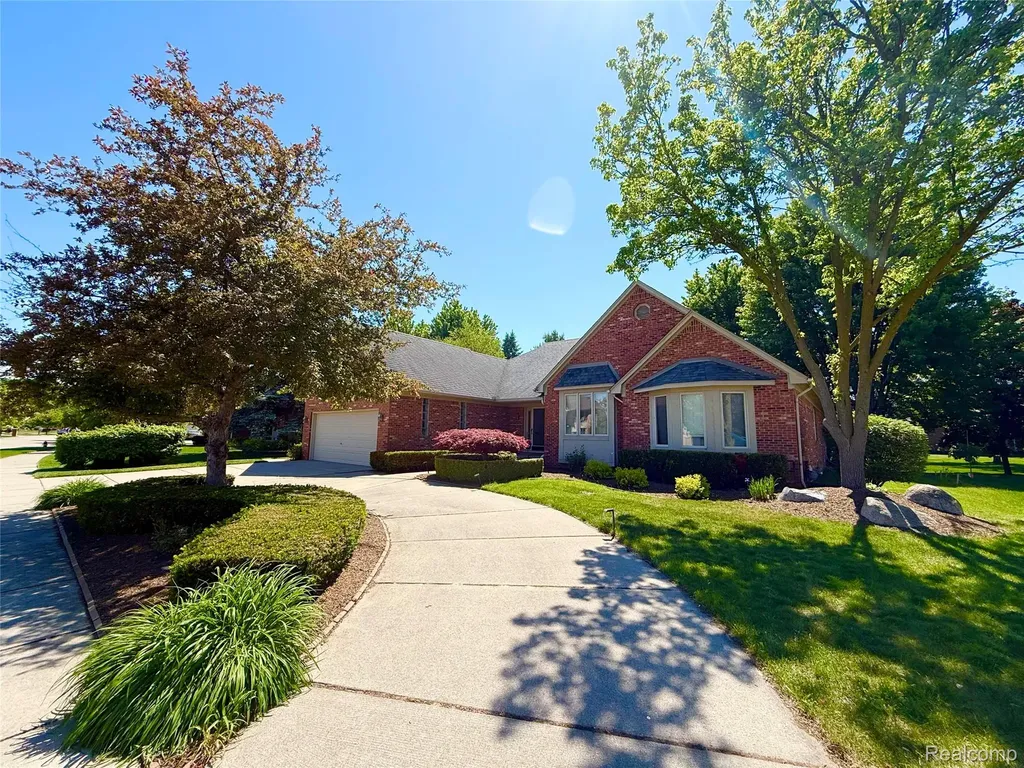 46557 Glen Pointe Drive Shelby Charter Township MI 48315