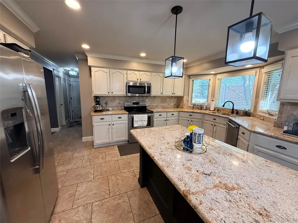 46557 Glen Pointe Drive Shelby Charter Township MI 48315