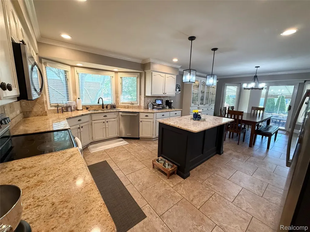 46557 Glen Pointe Drive Shelby Charter Township MI 48315