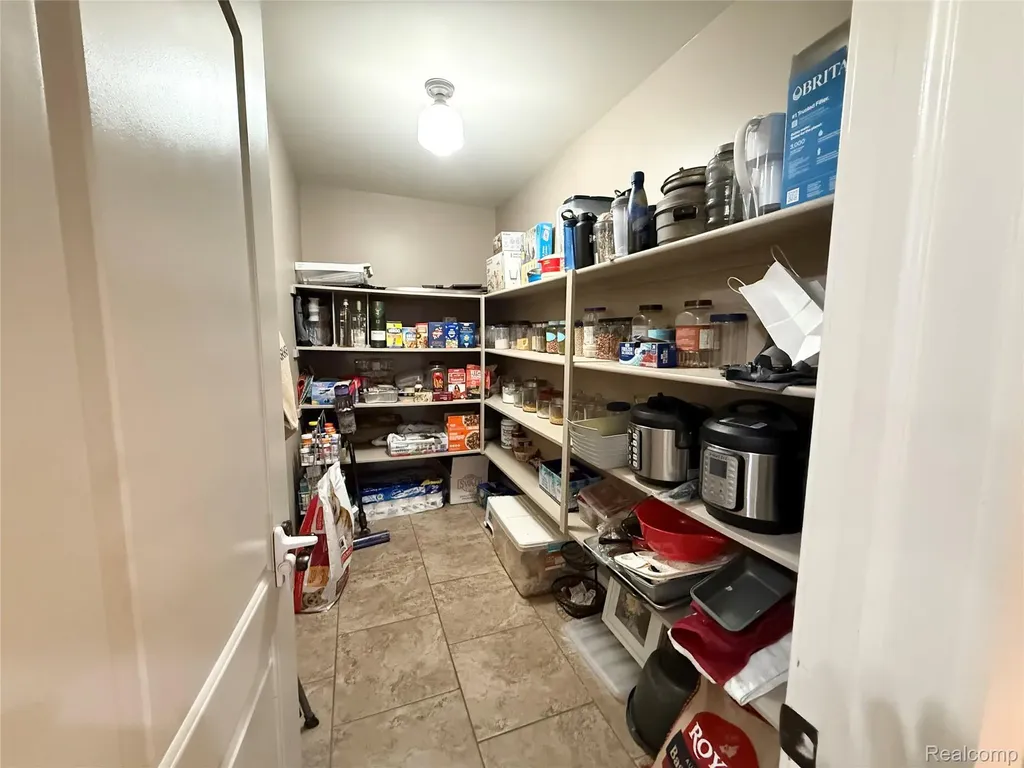 46557 Glen Pointe Drive Shelby Charter Township MI 48315