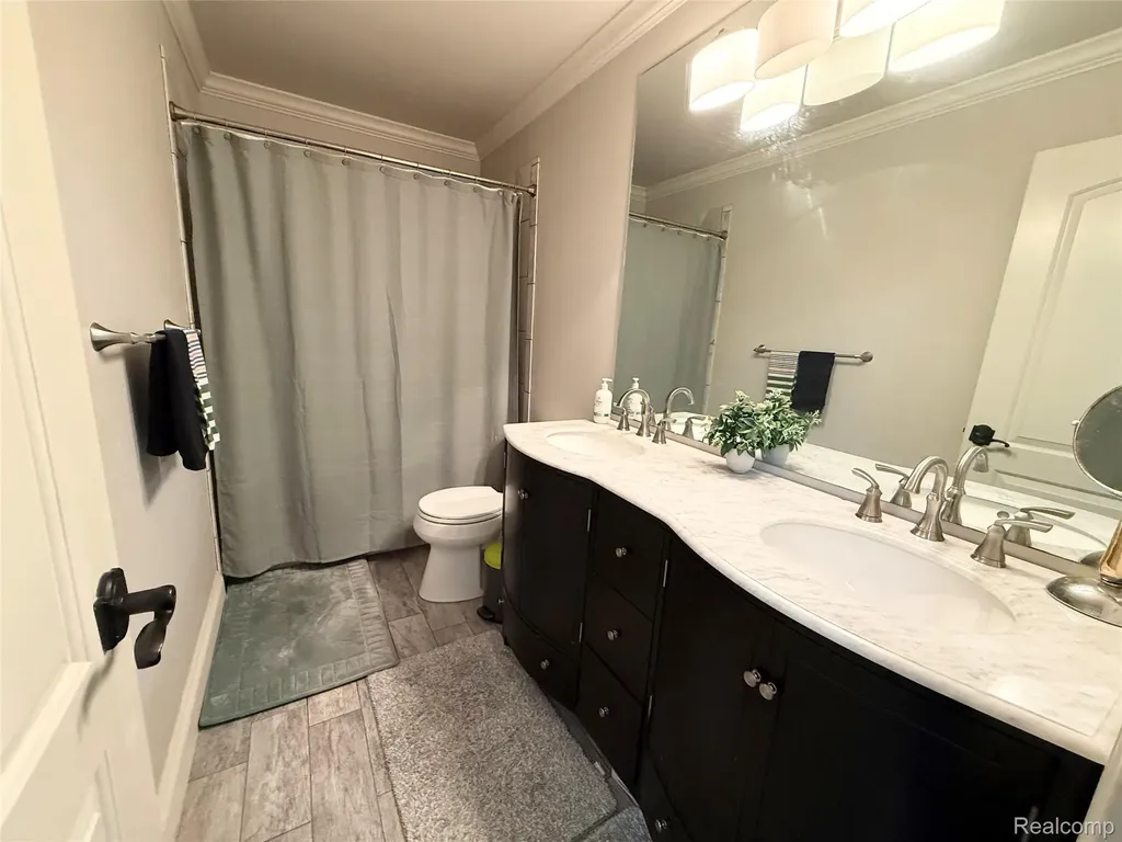 46557 Glen Pointe Drive Shelby Charter Township MI 48315