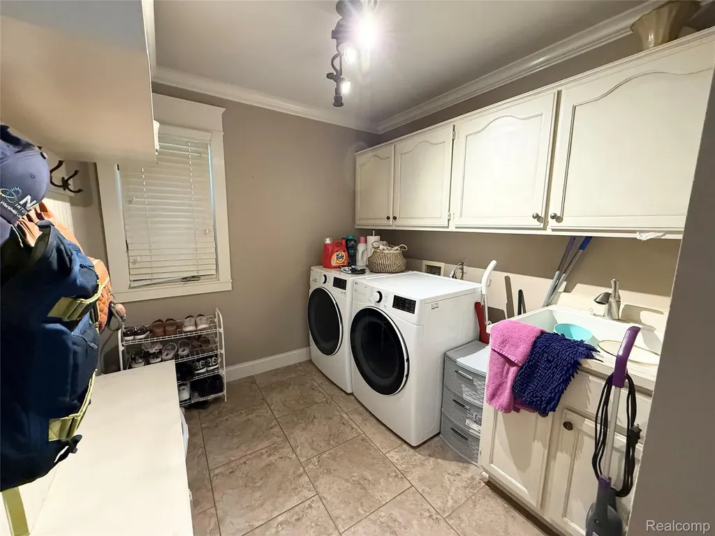 46557 Glen Pointe Drive Shelby Charter Township MI 48315