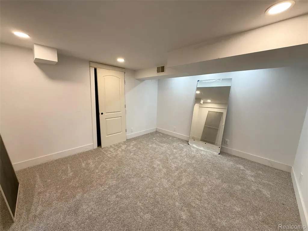 46557 Glen Pointe Drive Shelby Charter Township MI 48315