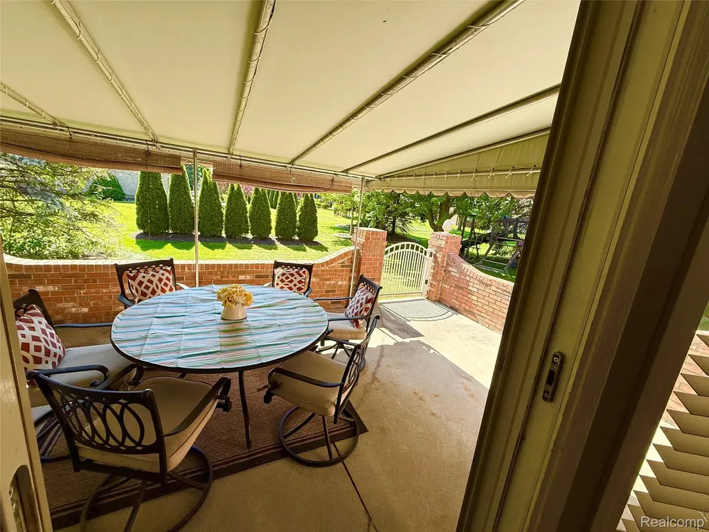 46557 Glen Pointe Drive Shelby Charter Township MI 48315