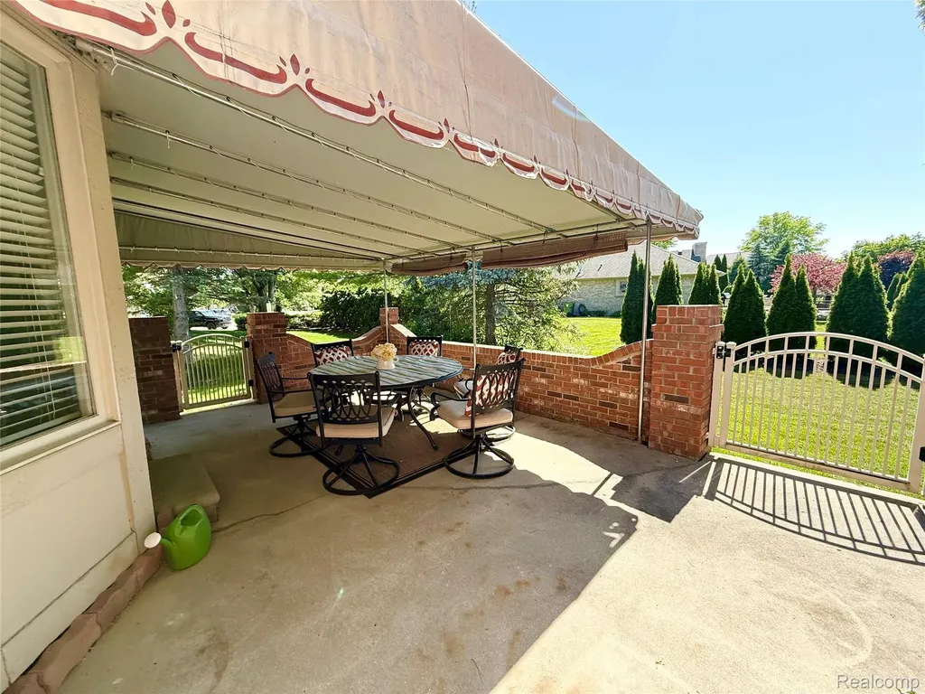 46557 Glen Pointe Drive Shelby Charter Township MI 48315