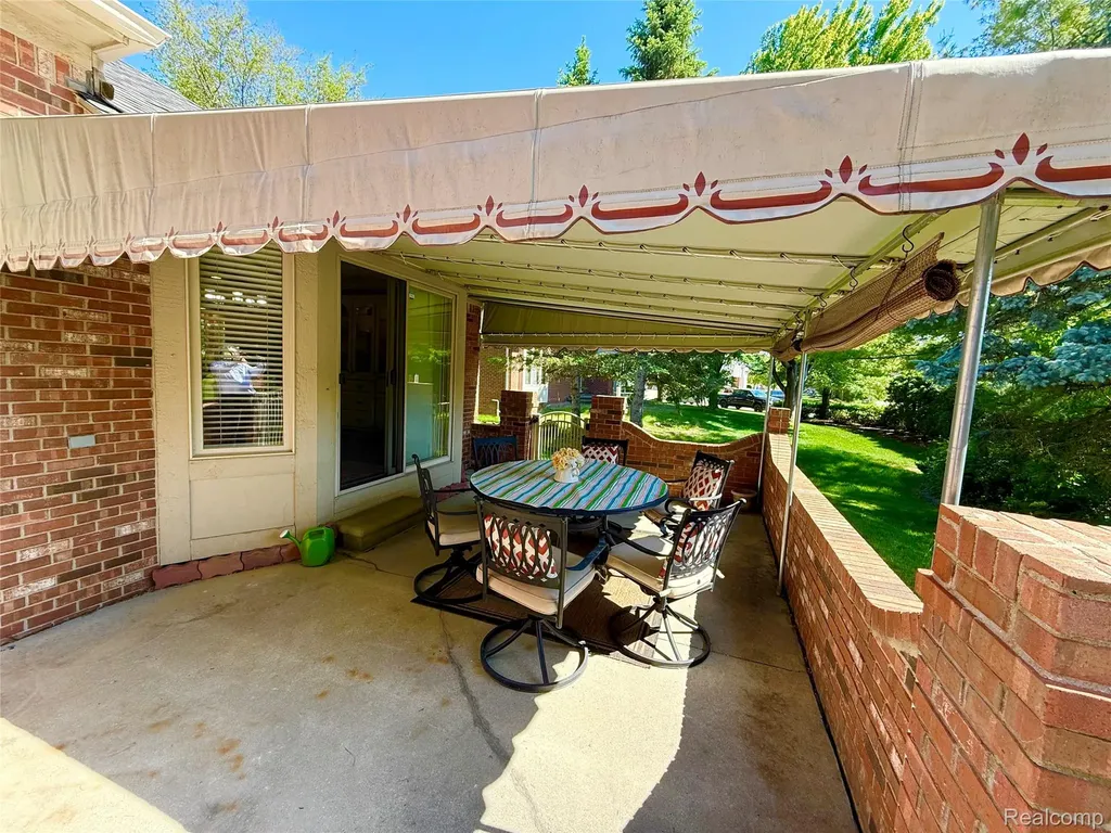 46557 Glen Pointe Drive Shelby Charter Township MI 48315