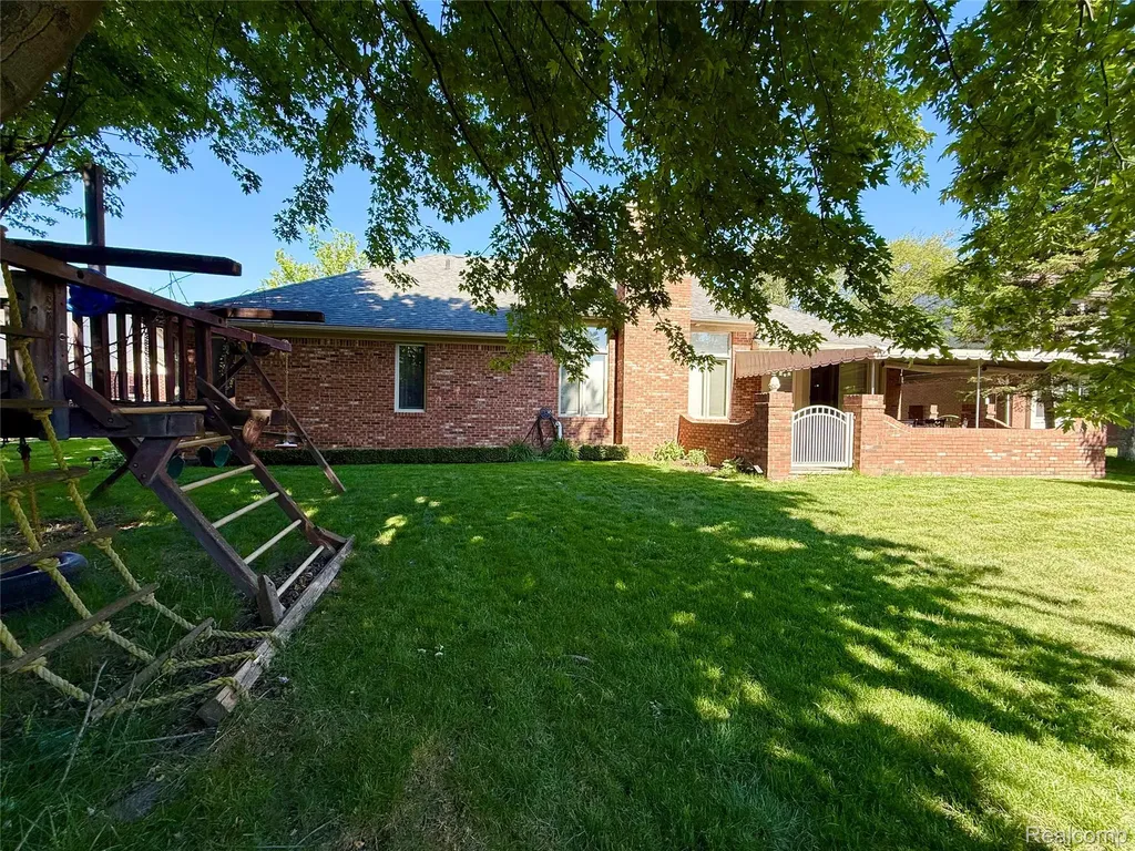 46557 Glen Pointe Drive Shelby Charter Township MI 48315