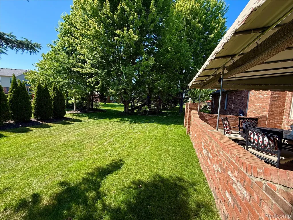46557 Glen Pointe Drive Shelby Charter Township MI 48315