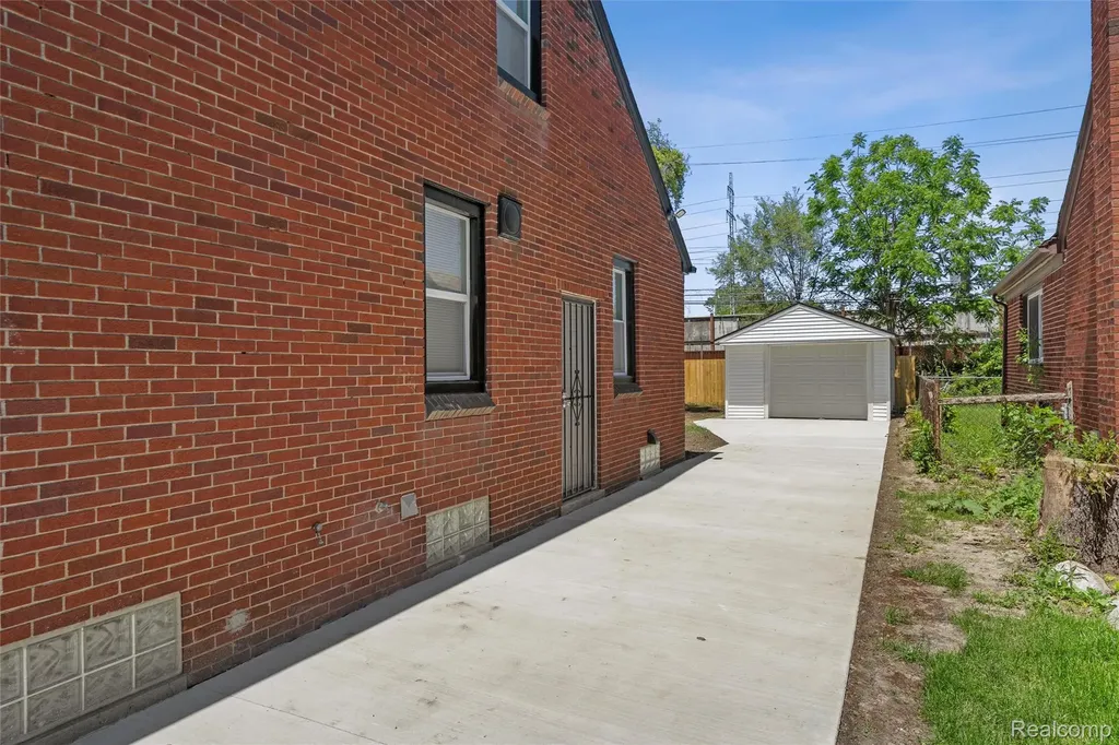 14441 Carlisle Street Detroit City MI 48205