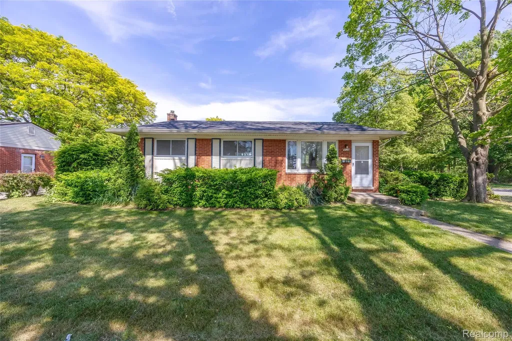 939 S Wildwood Street Westland City MI 48186