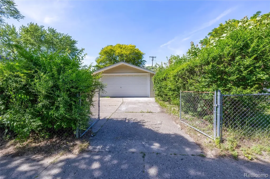 939 S Wildwood Street Westland City MI 48186