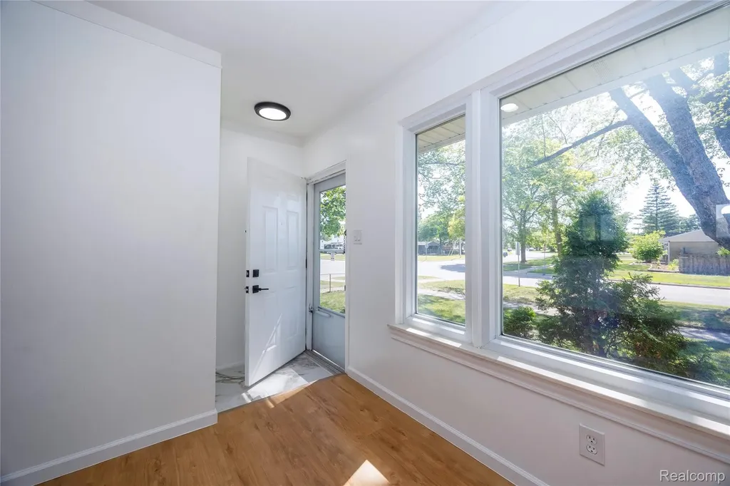 939 S Wildwood Street Westland City MI 48186