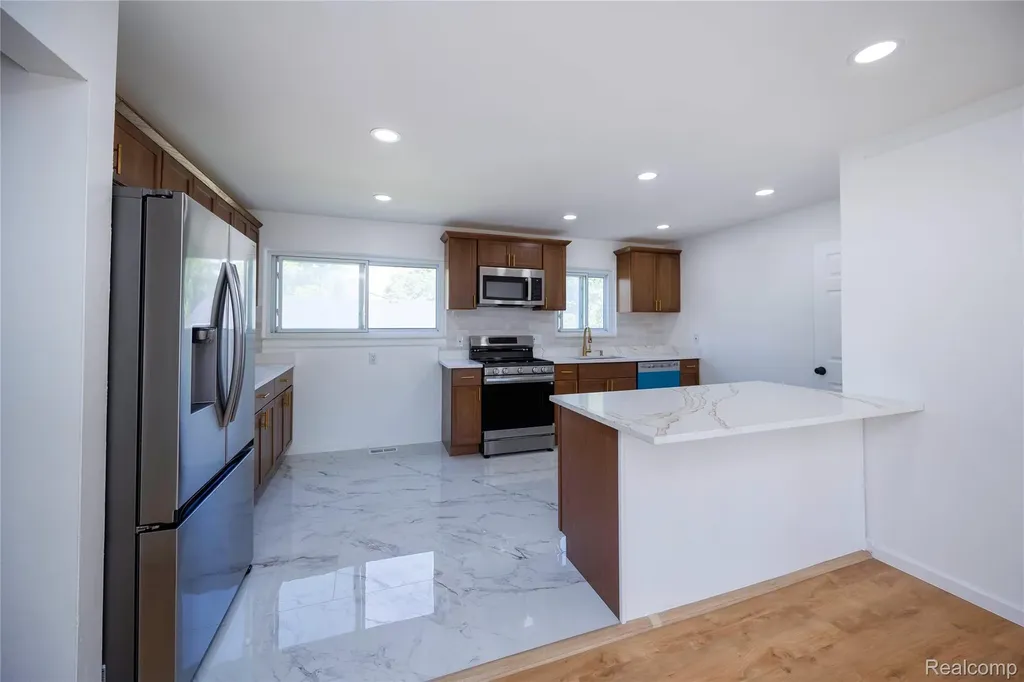 939 S Wildwood Street Westland City MI 48186
