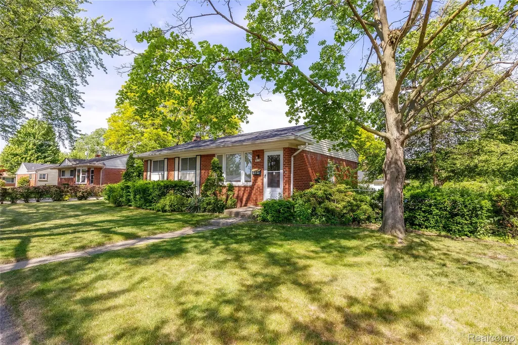 939 S Wildwood Street Westland City MI 48186