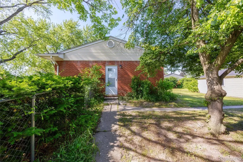 939 S Wildwood Street Westland City MI 48186