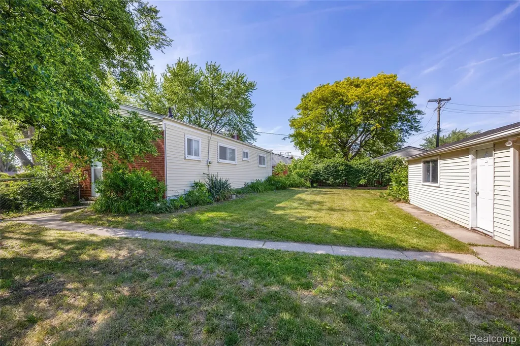 939 S Wildwood Street Westland City MI 48186