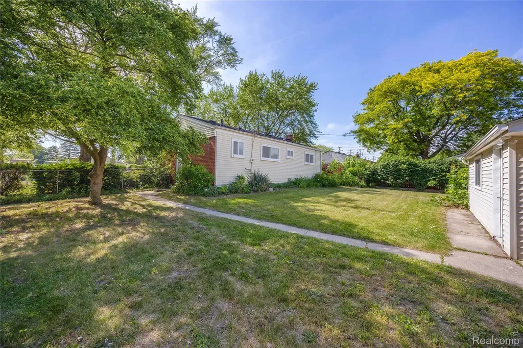 939 S Wildwood Street Westland City MI 48186