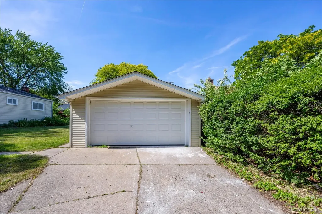 939 S Wildwood Street Westland City MI 48186