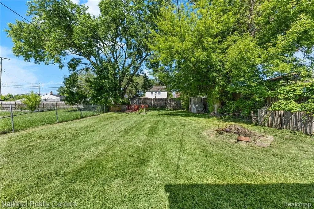 25357 Lawn Street Roseville City MI 48066
