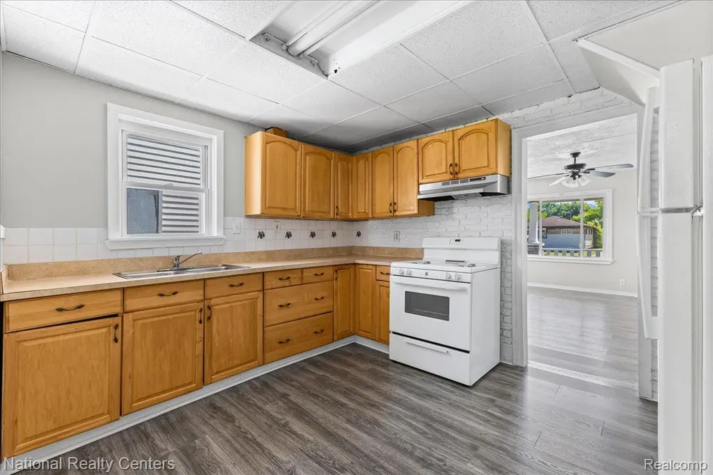 25357 Lawn Street Roseville City MI 48066