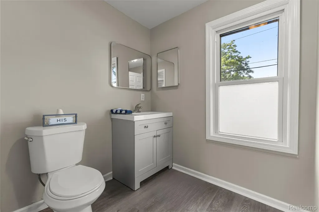 8279 Hugh Street Westland City MI 48185