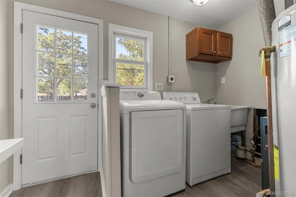 8279 Hugh Street Westland City MI 48185