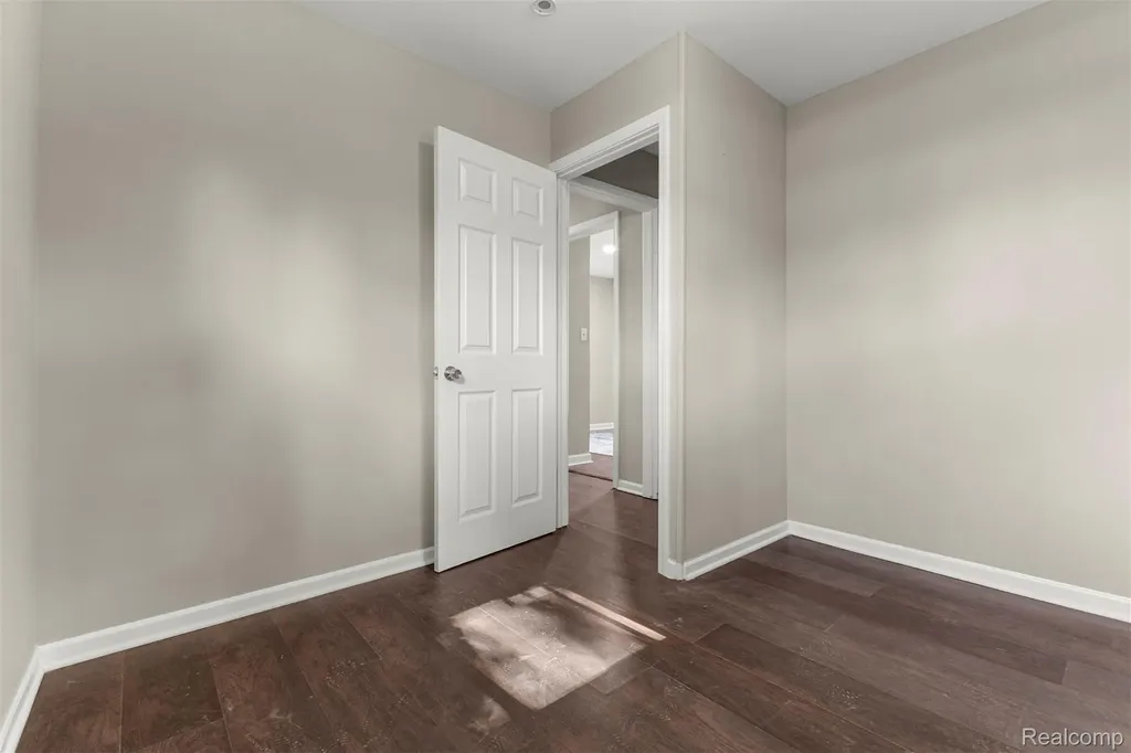 8279 Hugh Street Westland City MI 48185