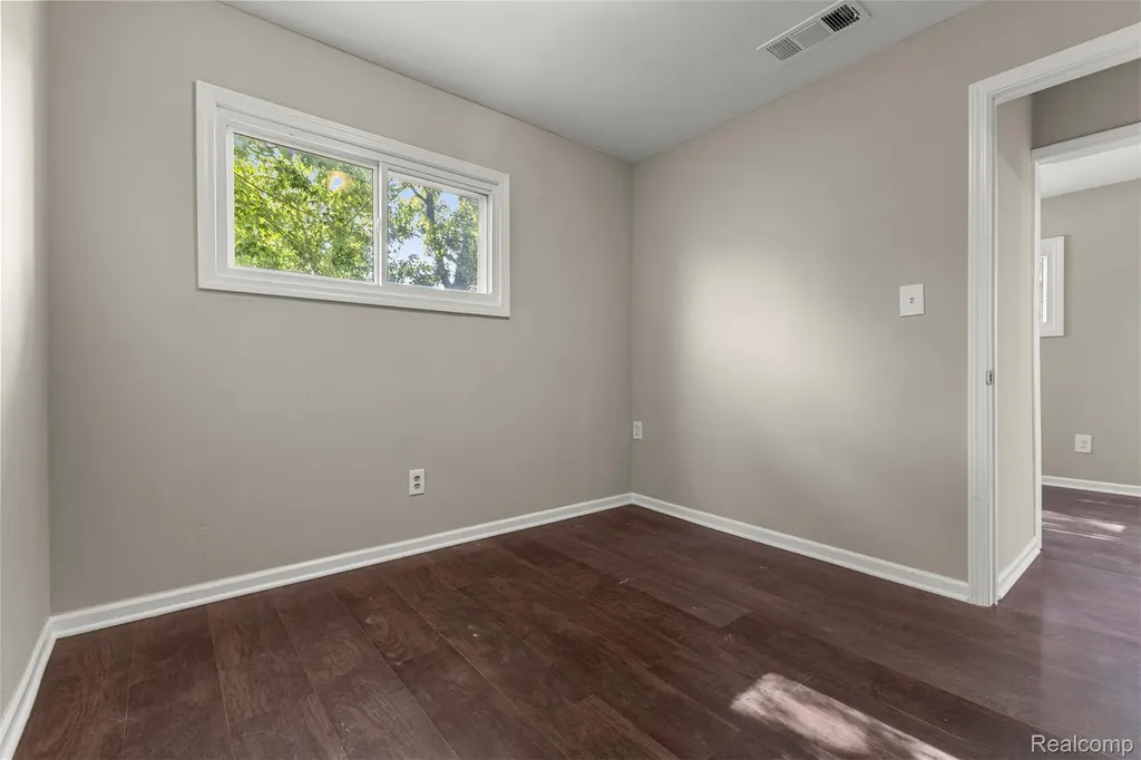 8279 Hugh Street Westland City MI 48185