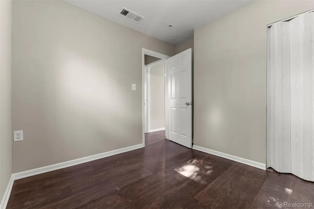 8279 Hugh Street Westland City MI 48185