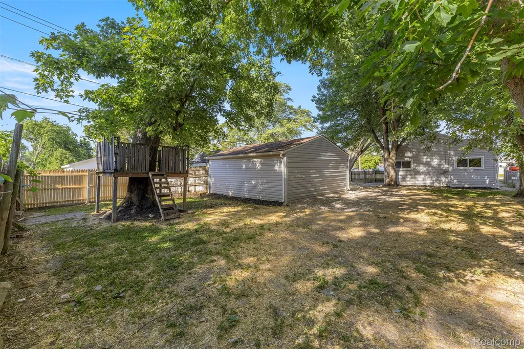 8279 Hugh Street Westland City MI 48185
