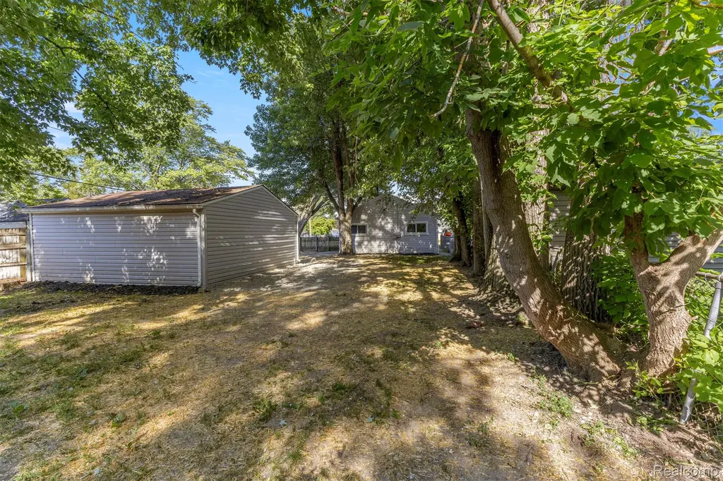 8279 Hugh Street Westland City MI 48185