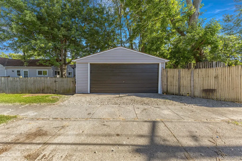 8279 Hugh Street Westland City MI 48185