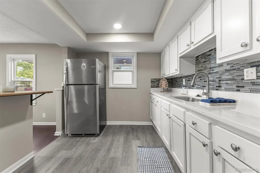 8279 Hugh Street Westland City MI 48185
