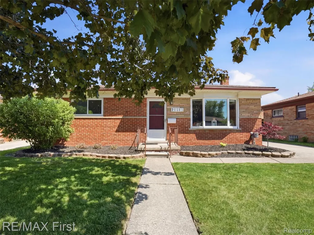 21213 Centennial Street St. Clair Shores City MI 48081