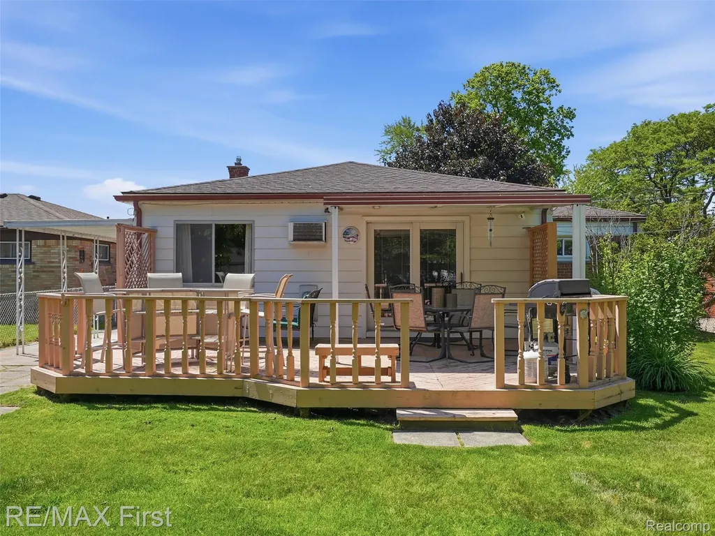21213 Centennial Street St. Clair Shores City MI 48081
