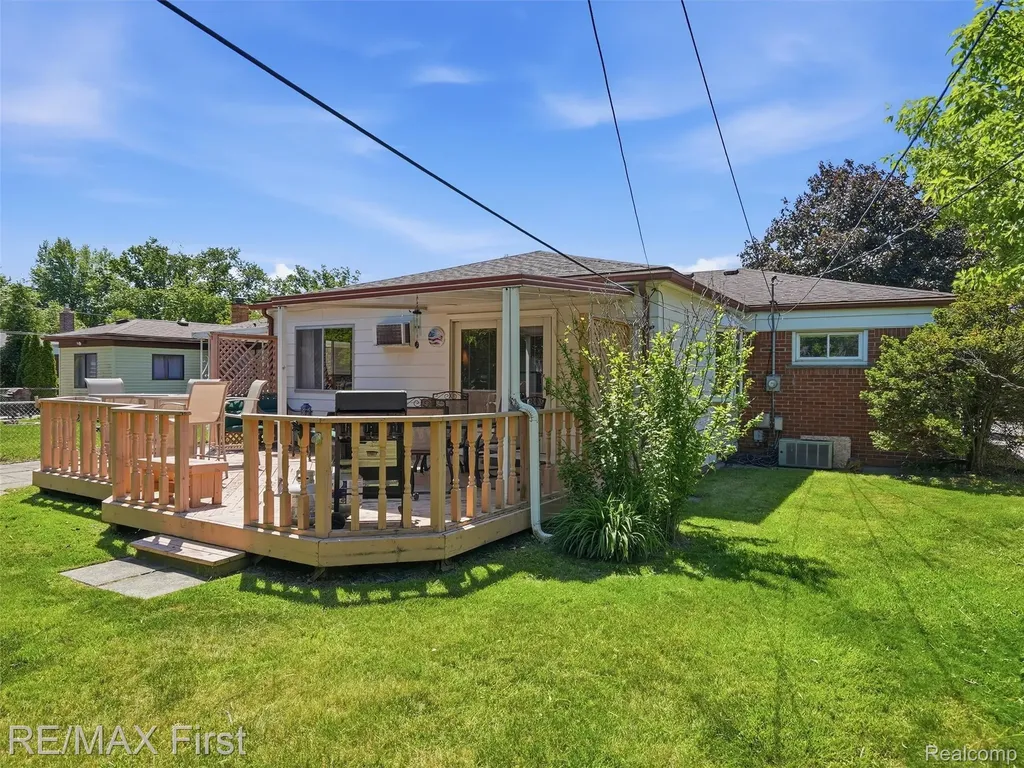 21213 Centennial Street St. Clair Shores City MI 48081