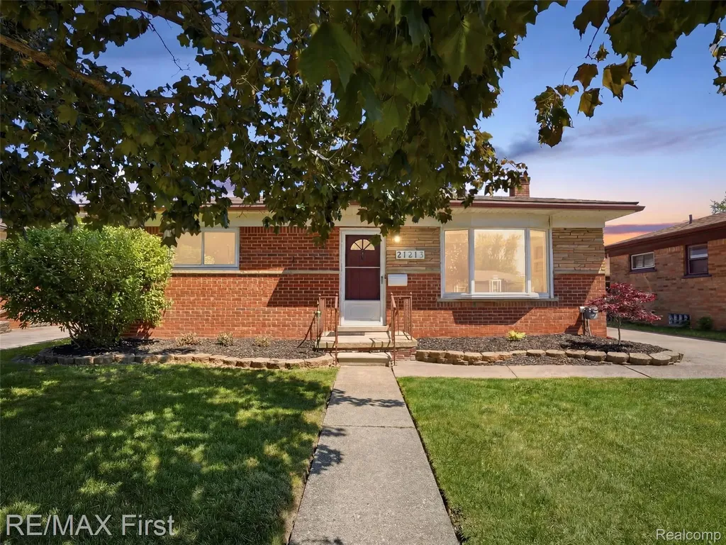 21213 Centennial Street St. Clair Shores City MI 48081
