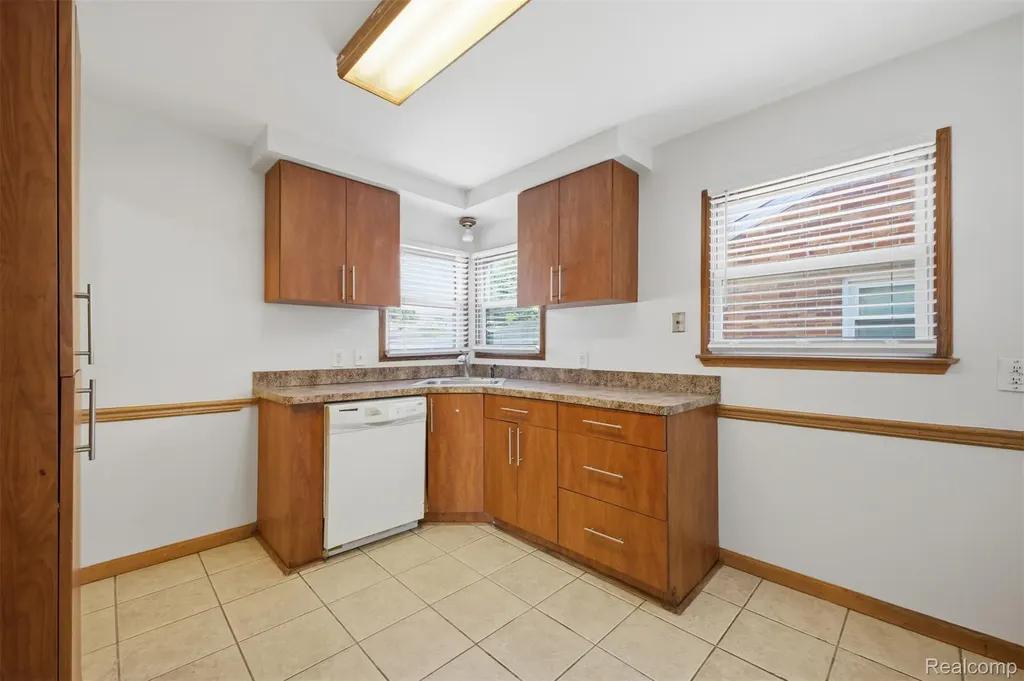 15080 Churchill Street Southgate City MI 48195
