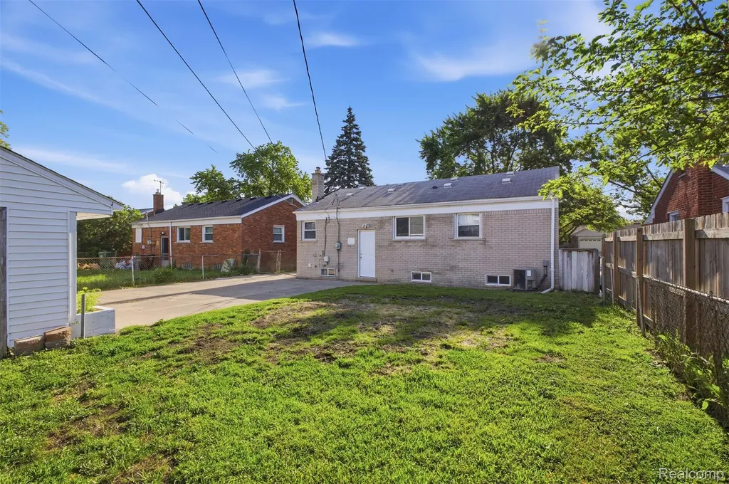 15080 Churchill Street Southgate City MI 48195