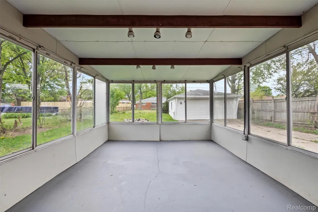 13144 Stamford Avenue Warren City MI 48089