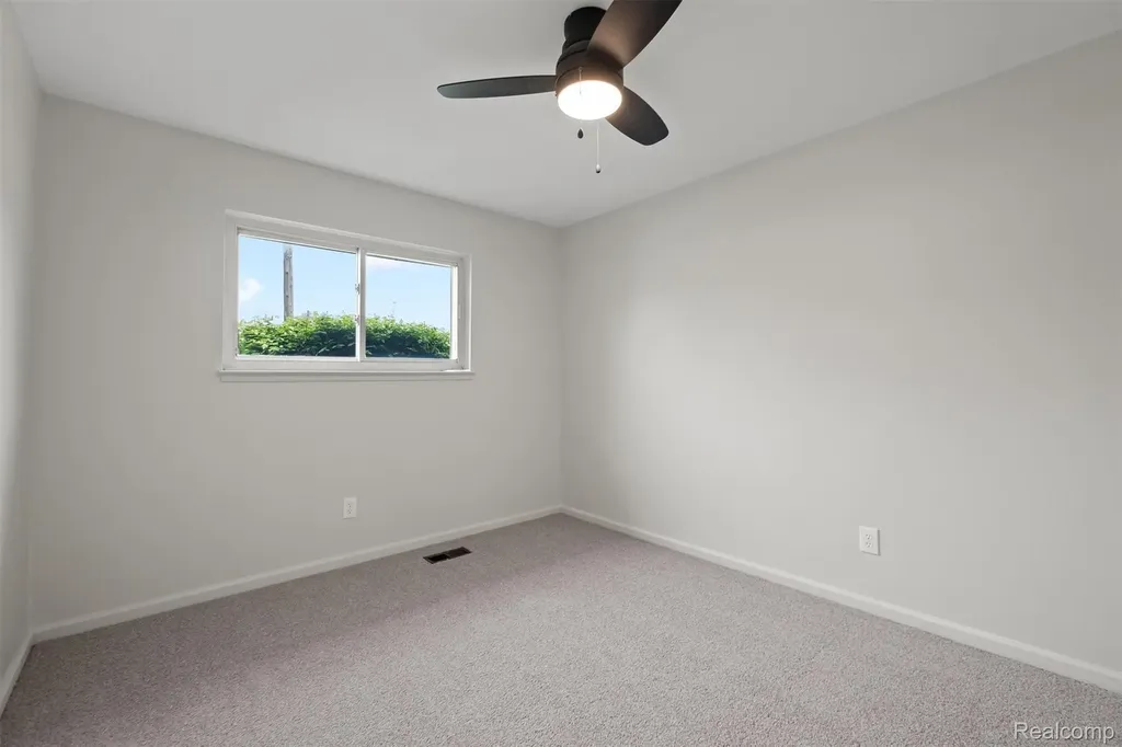 13144 Stamford Avenue Warren City MI 48089