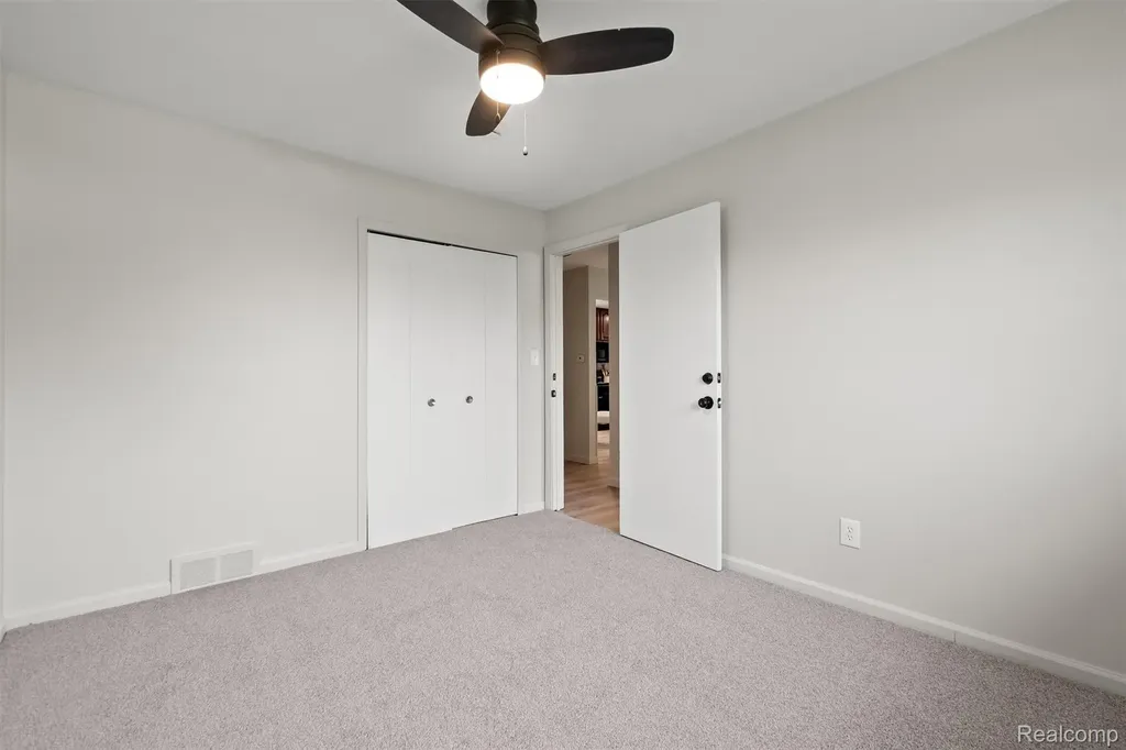 13144 Stamford Avenue Warren City MI 48089