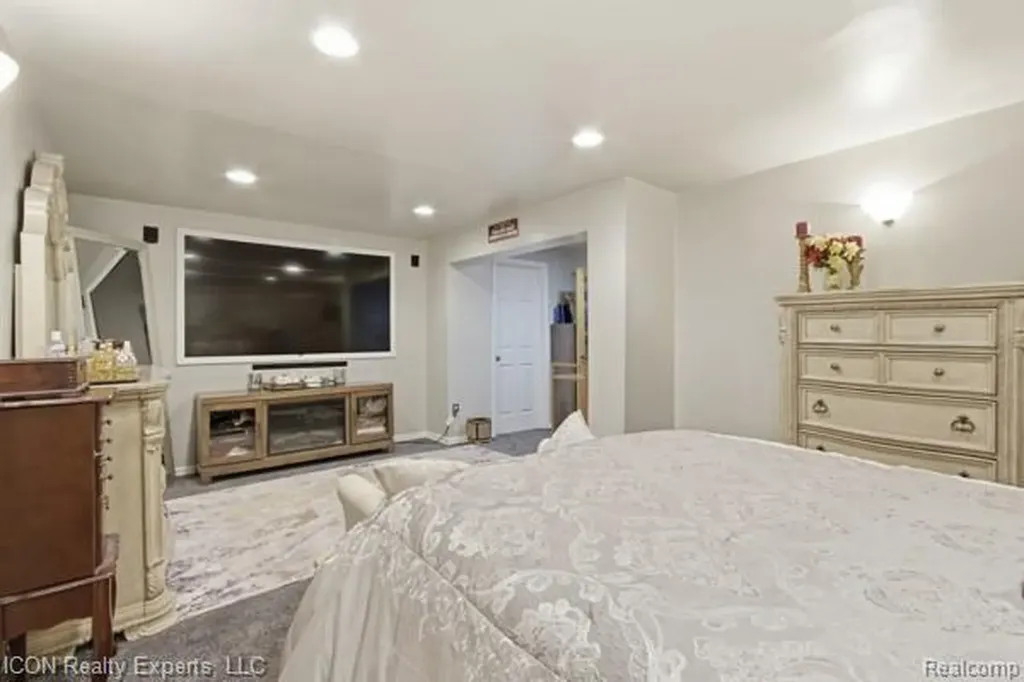 48879 Michaywe Drive Macomb Township MI 48044